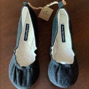 American Eagle (NWT sz 6) black tweed flats.